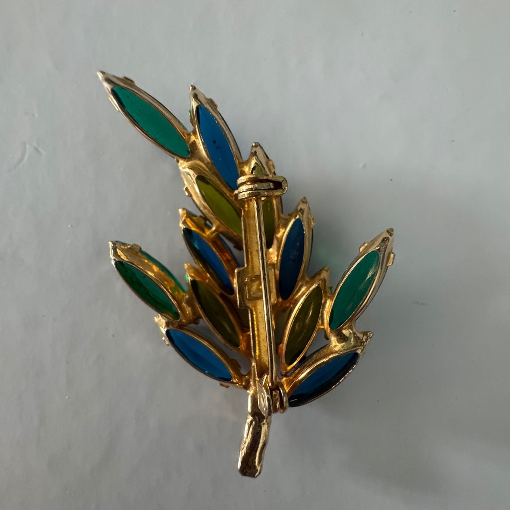 Brooch - Picture 2 of 3